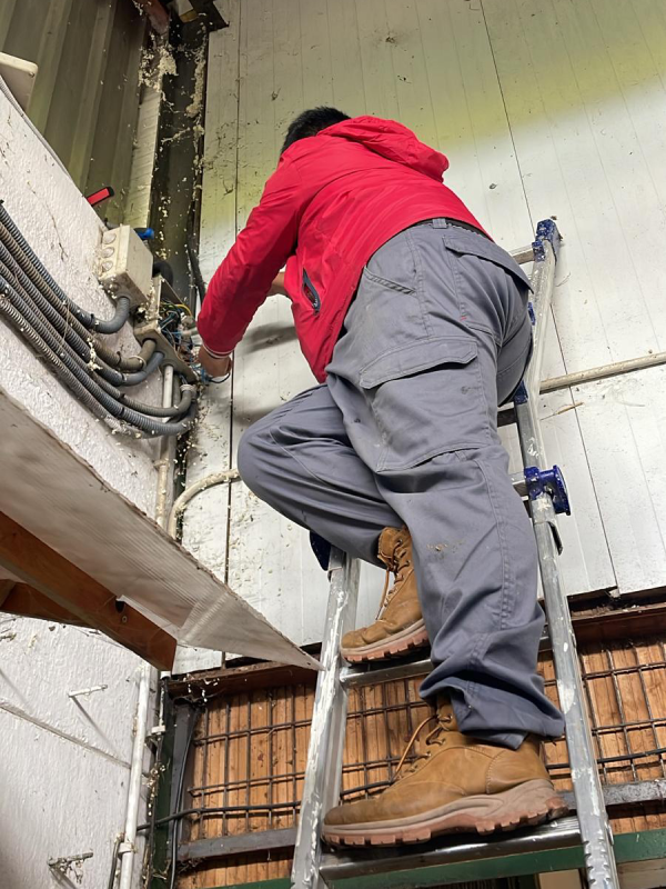 
      electricista José Vera Laza